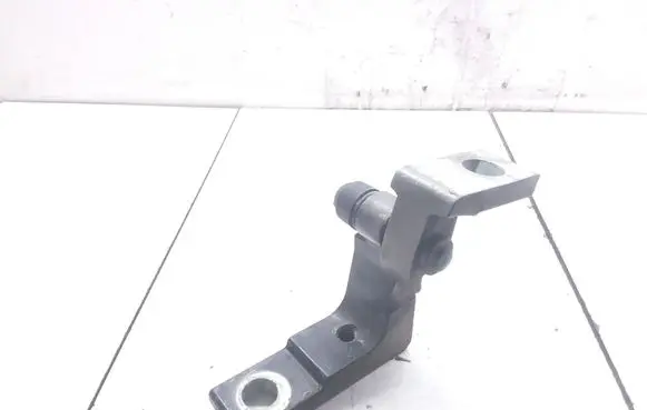 Volkswagen Touareg I Front door upper hinge 7L0831402B