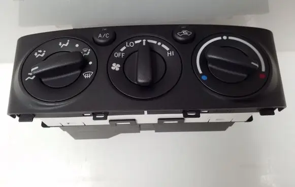 Toyota Avensis T250 Air conditioner control unit module 55900-05121