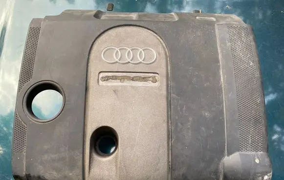 Engine cover (trim)