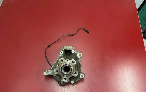 BMW X3 G01 Front wheel hub 6882595