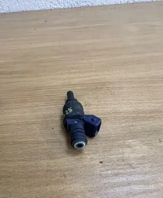 BMW 5 E39 Fuel injector 1439800 D6325