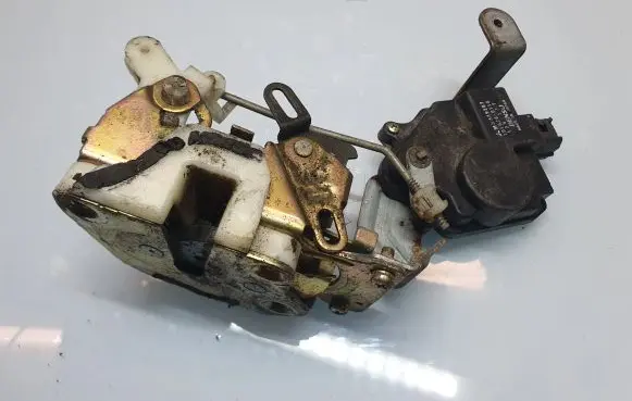Mitsubishi Galant Rear door lock 1015280110 MR319287