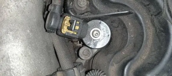 Opel Zafira B Fuel injector 0445110276