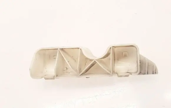Front bumper mounting bracket