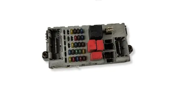 Lancia Ypsilon Fuse module 51733919 843B200501
