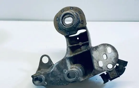 Audi A4 S4 B5 8D Engine mounting bracket 4B0199352B