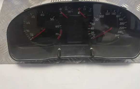 Volkswagen PASSAT B5 Speedometer (instrument cluster) 09051940090