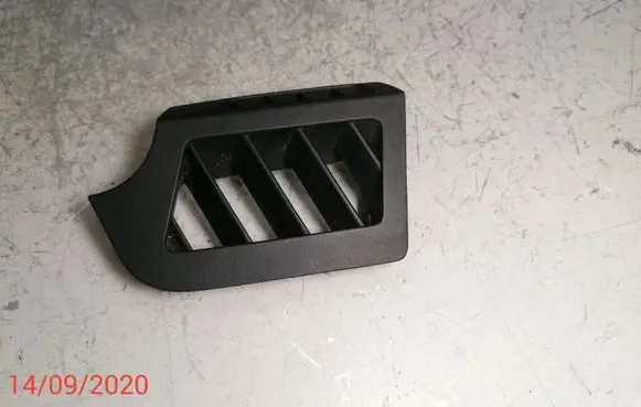 Toyota Avensis T270 Dashboard air vent grill cover trim 5596105050