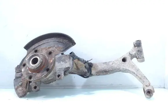 Volkswagen PASSAT B5 Front wheel hub spindle knuckle 8D0407257AC