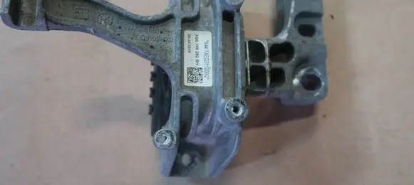 Skoda Octavia Mk3 (5E) Engine mount bracket 5Q0199262BH