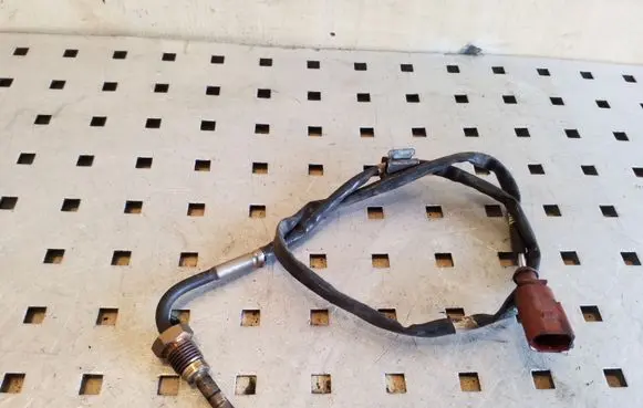 Skoda Octavia Mk2 (1Z) Exhaust gas temperature sensor 03L906088AJ