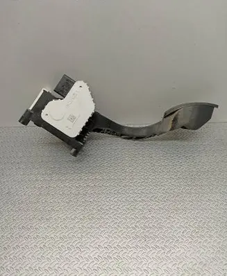 Fiat 500E Accelerator throttle pedal B720