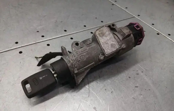 Audi A6 S6 C5 4B Ignition lock