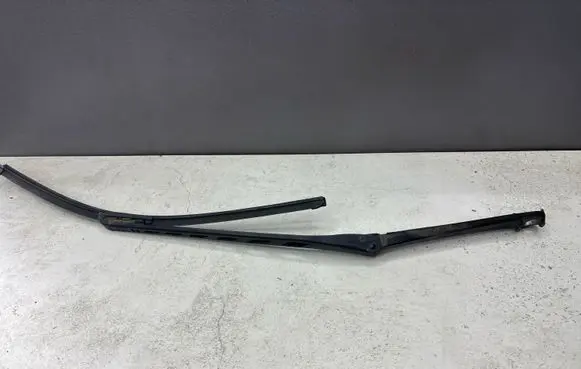 BMW 5 E60 E61 Front wiper blade arm 7198597
