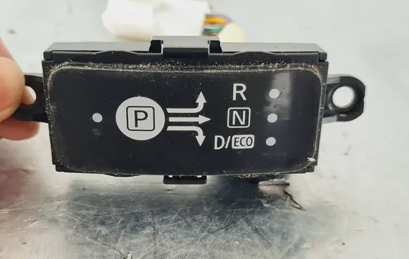Nissan Leaf I (ZE0) Gear selector WT711