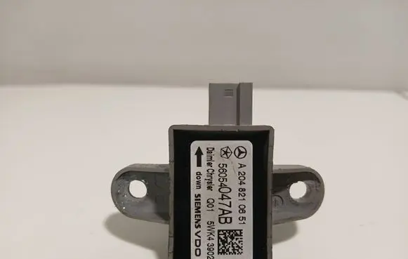 Mercedes-Benz C W204 Airbag deployment crash/impact sensor A2048210651 56054047AB 5WK43902
