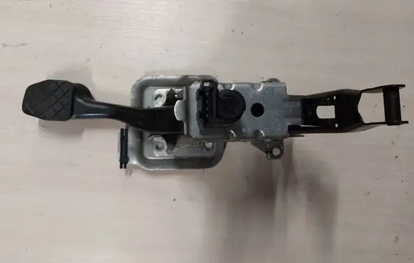 Volkswagen PASSAT B6 Brake pedal 1K1721057N