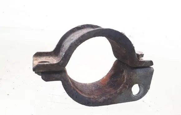 Alfa Romeo GTV Sway bar bush bracket, front 