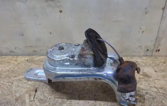 Dodge Journey Spare wheel mounting bracket 