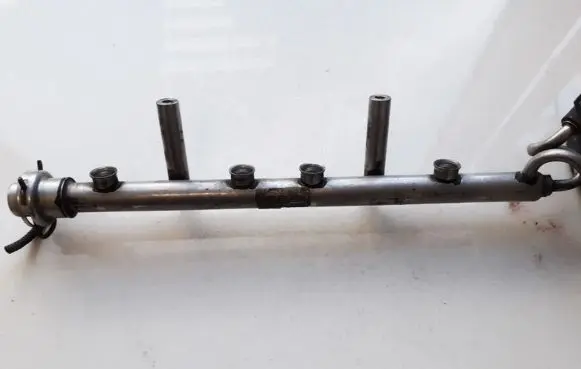Volkswagen Golf IV Fuel main line pipe 133317AB