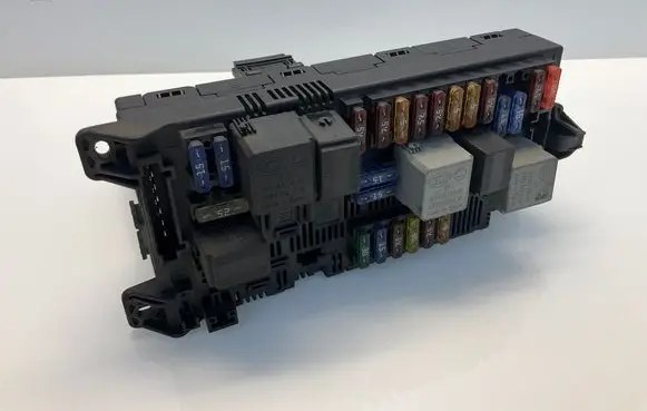 Mercedes-Benz E W211 Fuse module 2115453101 A2115453101