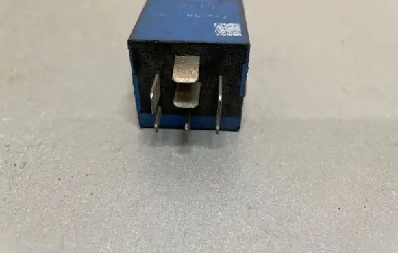 BMW 5 E39 Other relay 1383417