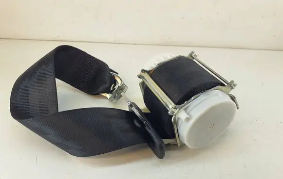 Rear seatbelt