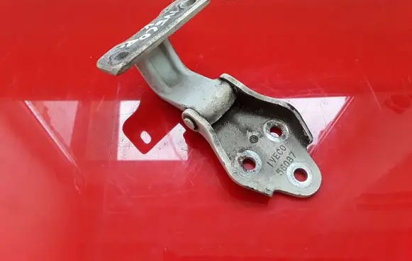 Iveco Daily 35 - 40.10 Front door upper hinge 56087