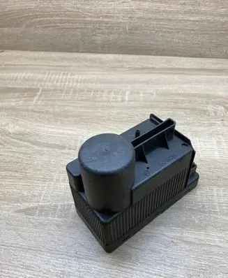 Mercedes-Benz C W202 Central locking vacuum pump 2028000048 0132006331