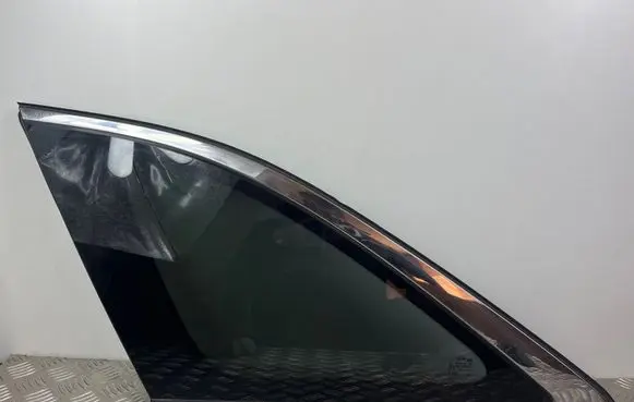 KIA Sorento Rear side window