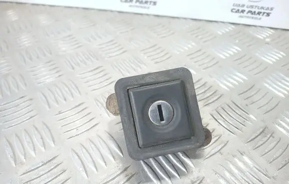 Volkswagen PASSAT B3 Tailgate exterior lock 357827571