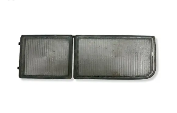 Volkswagen PASSAT B4 Front reflector 125083B