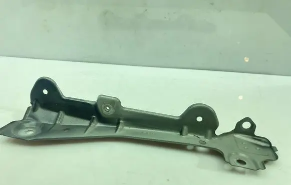 Mercedes-Benz GL X164 Fender mounting bracket 21426416