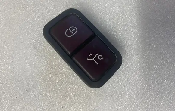 Mercedes-Benz GL X164 Tailgate/boot open switch button 2118219451 32132102