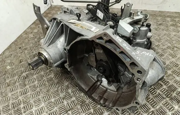 Volkswagen Transporter - Caravelle T6 Manual 5 speed gearbox 02Z301103 UDY 170124