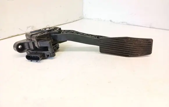 Opel Meriva B Accelerator throttle pedal 13362749 102DE0037 D250100096
