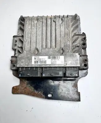 Renault Megane III Engine control unit/module 237100777R 237100033R S180063109A