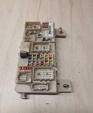 Ford C-MAX I Fuse module 7M5T14A073FB