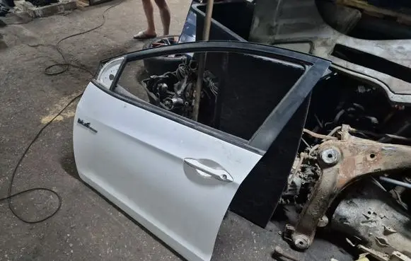 Hyundai i30 Front door