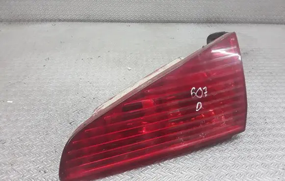 Peugeot 607 Tailgate rear/tail lights