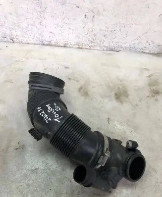 Volkswagen Touran III Air intake duct part 5q0129635