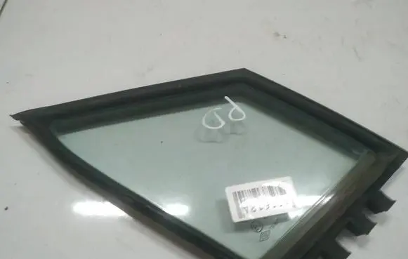 Toyota Corolla Verso AR10 Front door vent window glass four-door AS2