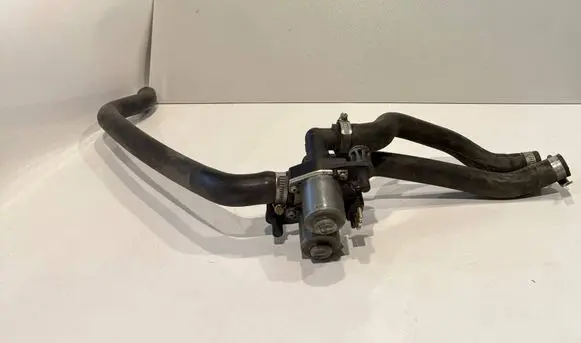 Mercedes-Benz C W202 Coolant heater control valve 1147412078