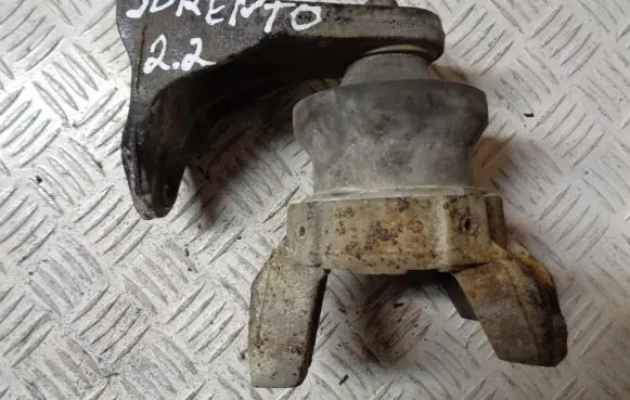 KIA Sorento Engine mount bracket 219322B000