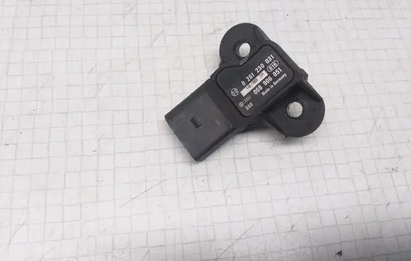 Volkswagen Golf IV Air pressure sensor 0261230031 06B906051