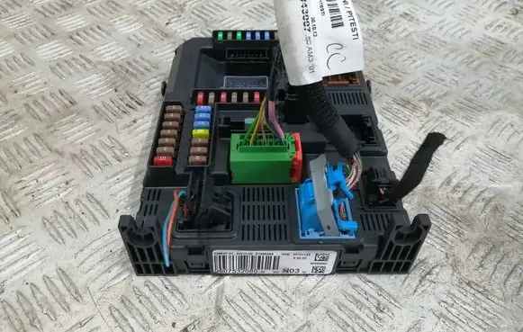 Peugeot 2008 I Fuse module 9807532080 E1095294 20131124