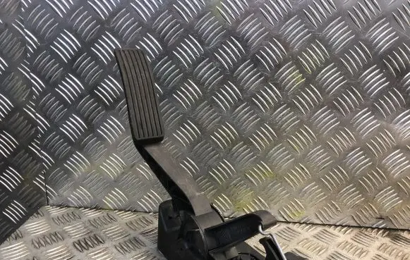 Mercedes-Benz A W169 Accelerator throttle pedal 1693000204