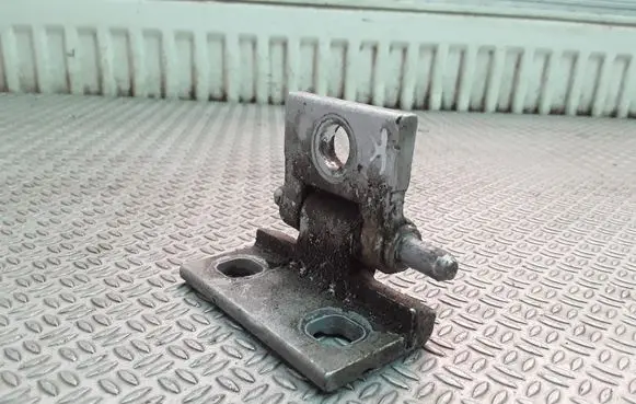 Volvo V70 Rear door upper hinge
