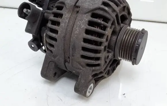 Peugeot 207 Generator/alternator 9646321880 0124525035