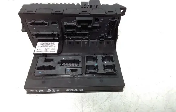 Mercedes-Benz CLS C219 Fuse module 2115457701 2115457702